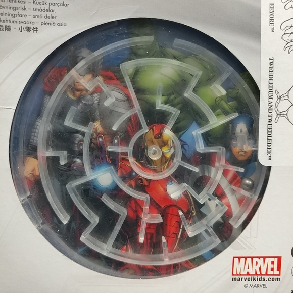 New Marvel Avengers 5" Pinball & Maze Game Disney Store 2 Games in 1 - Picture 5 of 16